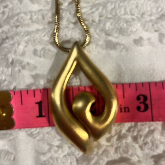 Classy gold tone necklace by Tifari - Picture 8 of 9